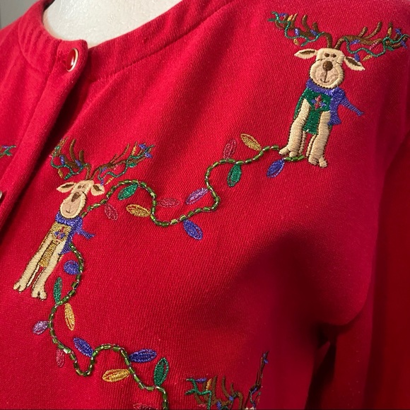 Karen Scott Vntg Christmas Sports Top Cardigan M Red Embroidered Reindeer - Picture 13 of 14